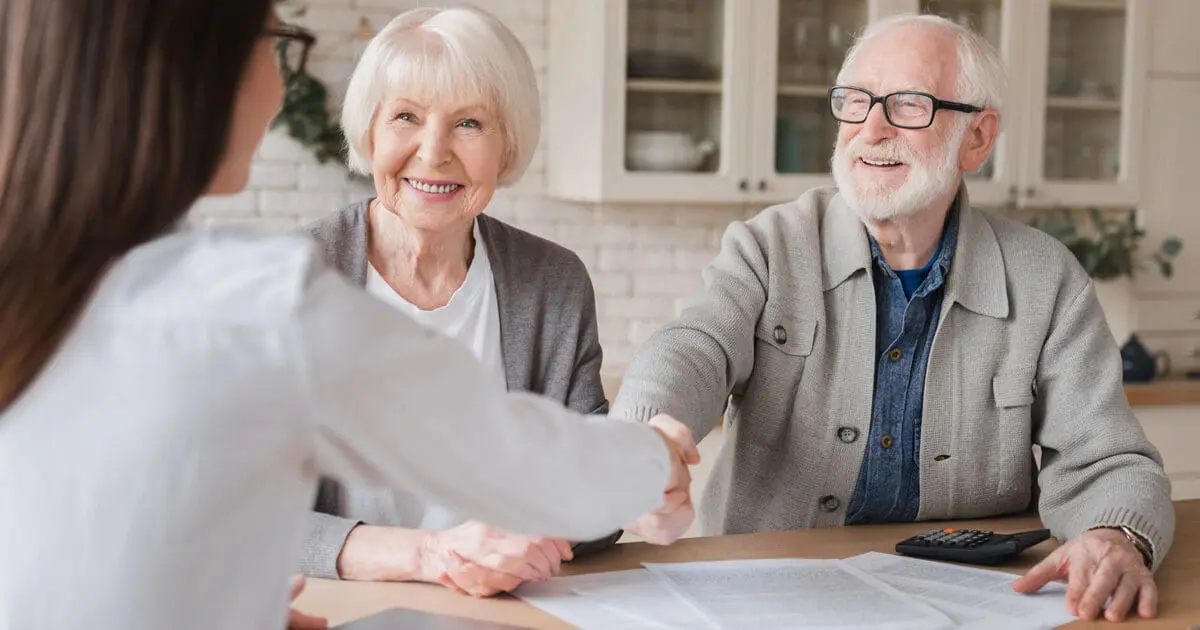 Jan7BlogFeaturedImage senior couple learning about Florida tax advantages to retire in Naples, FL.