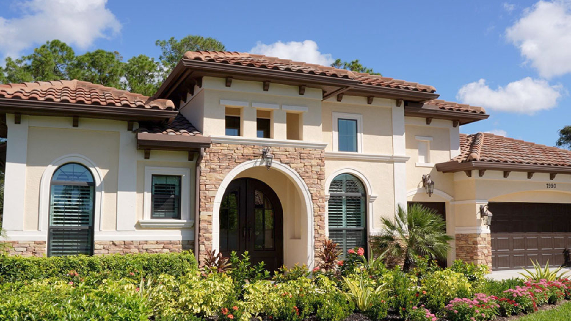 estatehomes-gallery-1_0008_Exterior-Corrected-scaled